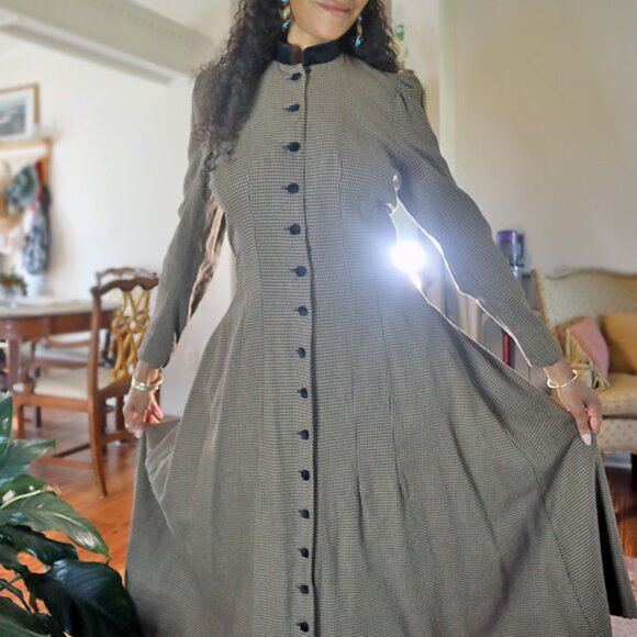 Vintage J. Peterman Black and Dusky Goldenrod Houndstooth Dress - Picture 5 of 6